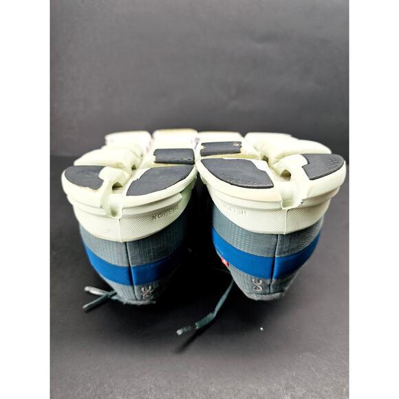 Athletic_Shoes